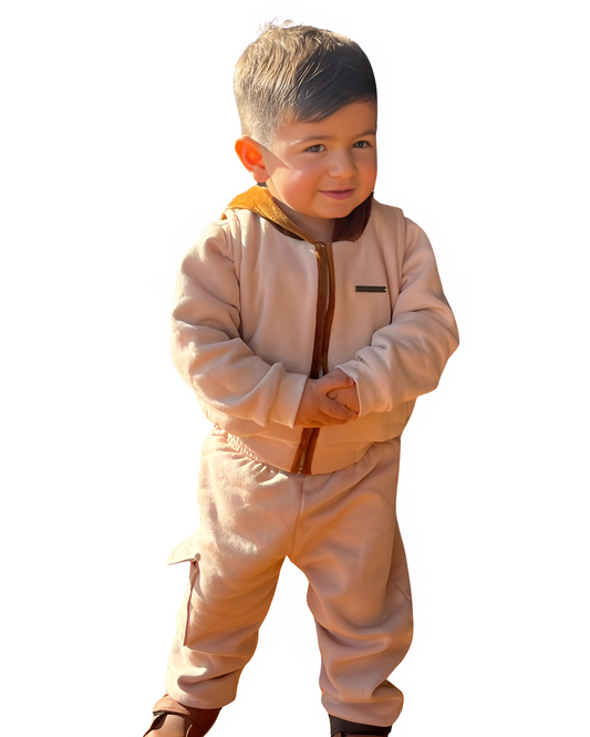 Conjunto 3 Piezas – Pantalón y Buzo Caqui con Bordado + Chaleco Forrado Marrón Jengibre