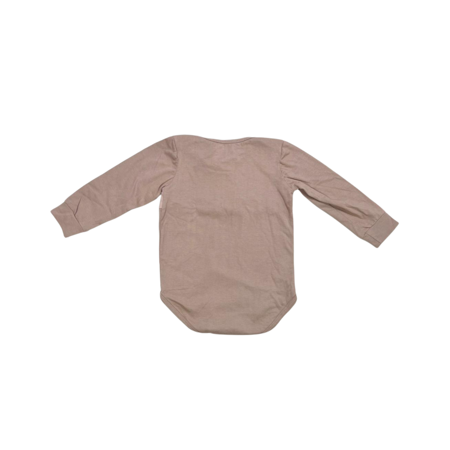 Conjunto para Bebé – Body Caqui con Volado Rosa + Pantalón a Juego