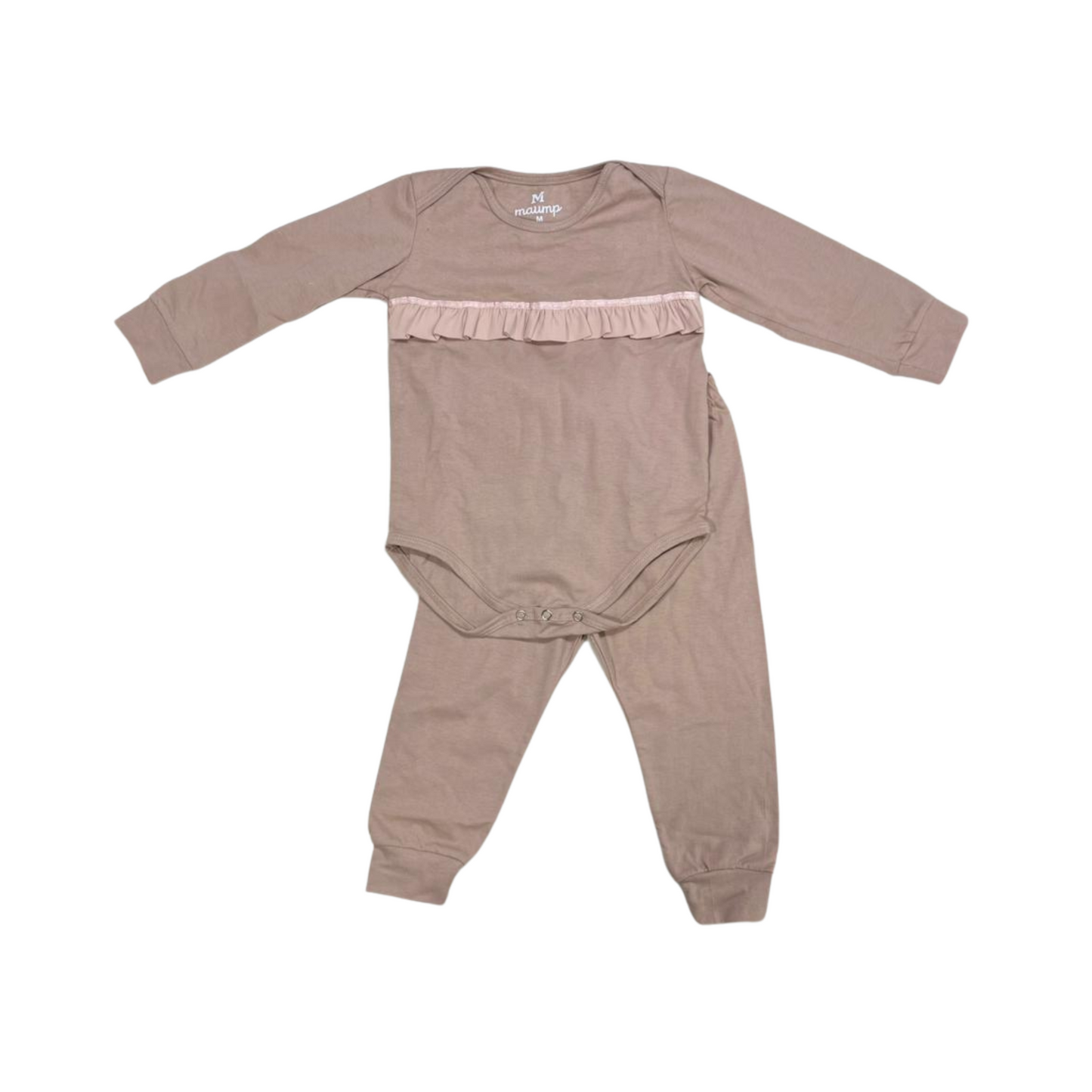 Conjunto para Bebé – Body Caqui con Volado Rosa + Pantalón a Juego